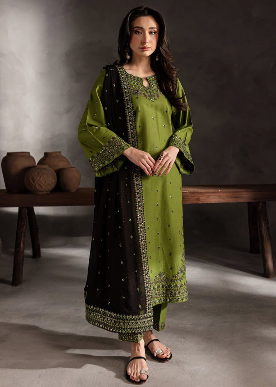 3-piece embroidered lawn suit from the Elegent Premium Luxury Lawn